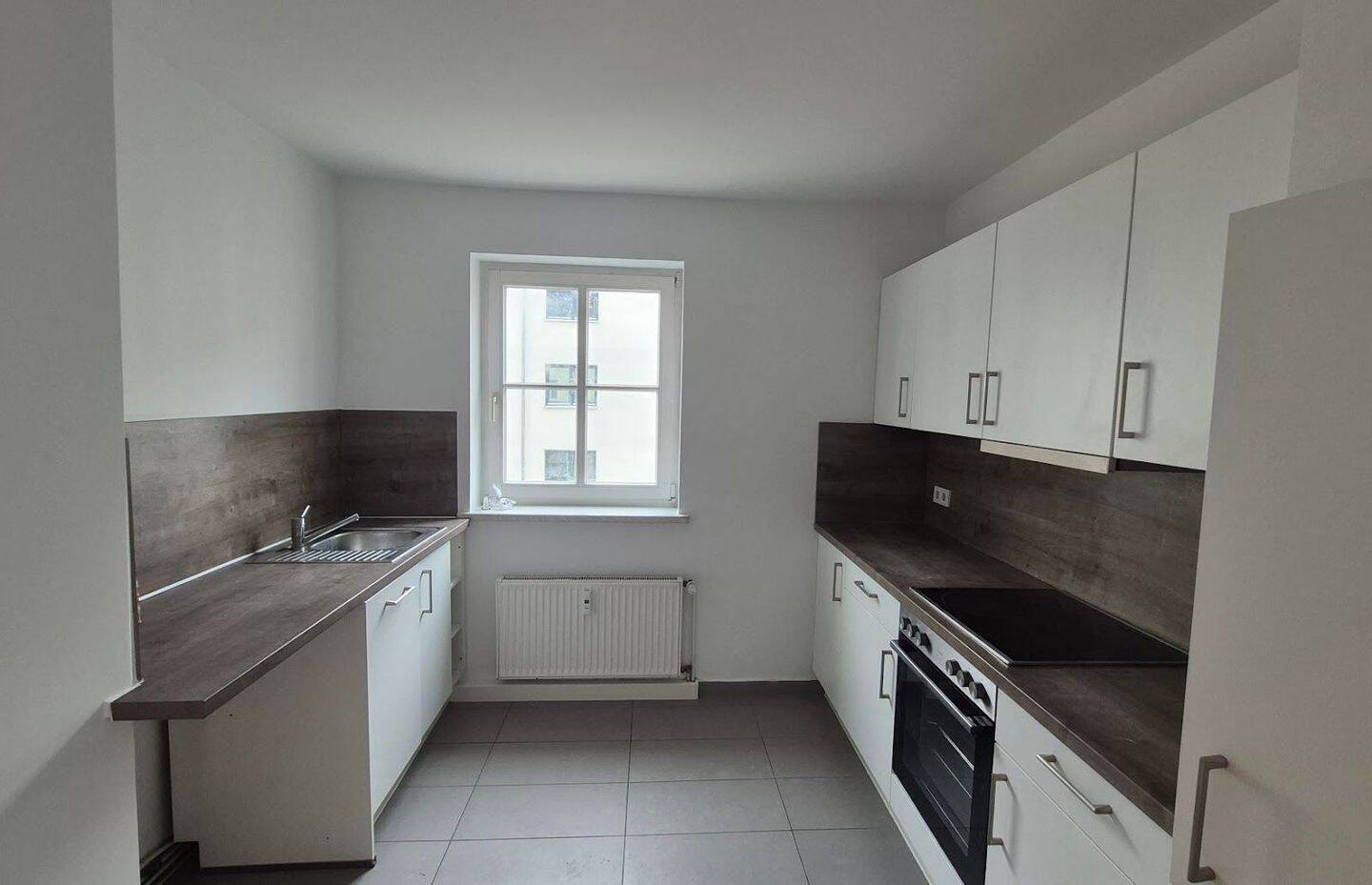 Hell & renoviert & gute Lage: 3-Zimmer-Wohnung mit Tageslichtbad, separate Küche mit Einbauküche – 18055 Rostock – Vorschaubild 4