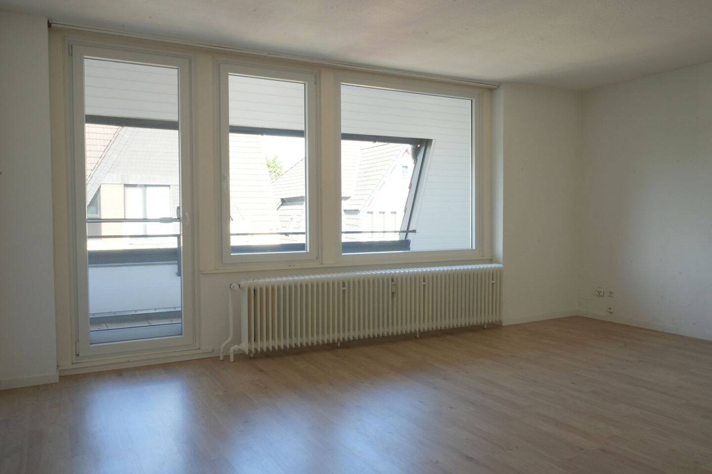 SCHWACHHAUSEN – RADIO BREMEN | Gemütliche 2-Zi. Dachgeschoss Whg. mit Loggia in urbaner Lage – 28211 Bremen – Vorschaubild 4