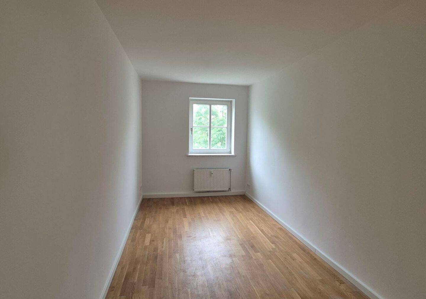 Hell & renoviert & gute Lage: 3-Zimmer-Wohnung mit Tageslichtbad, separate Küche mit Einbauküche – 18055 Rostock – Vorschaubild 8