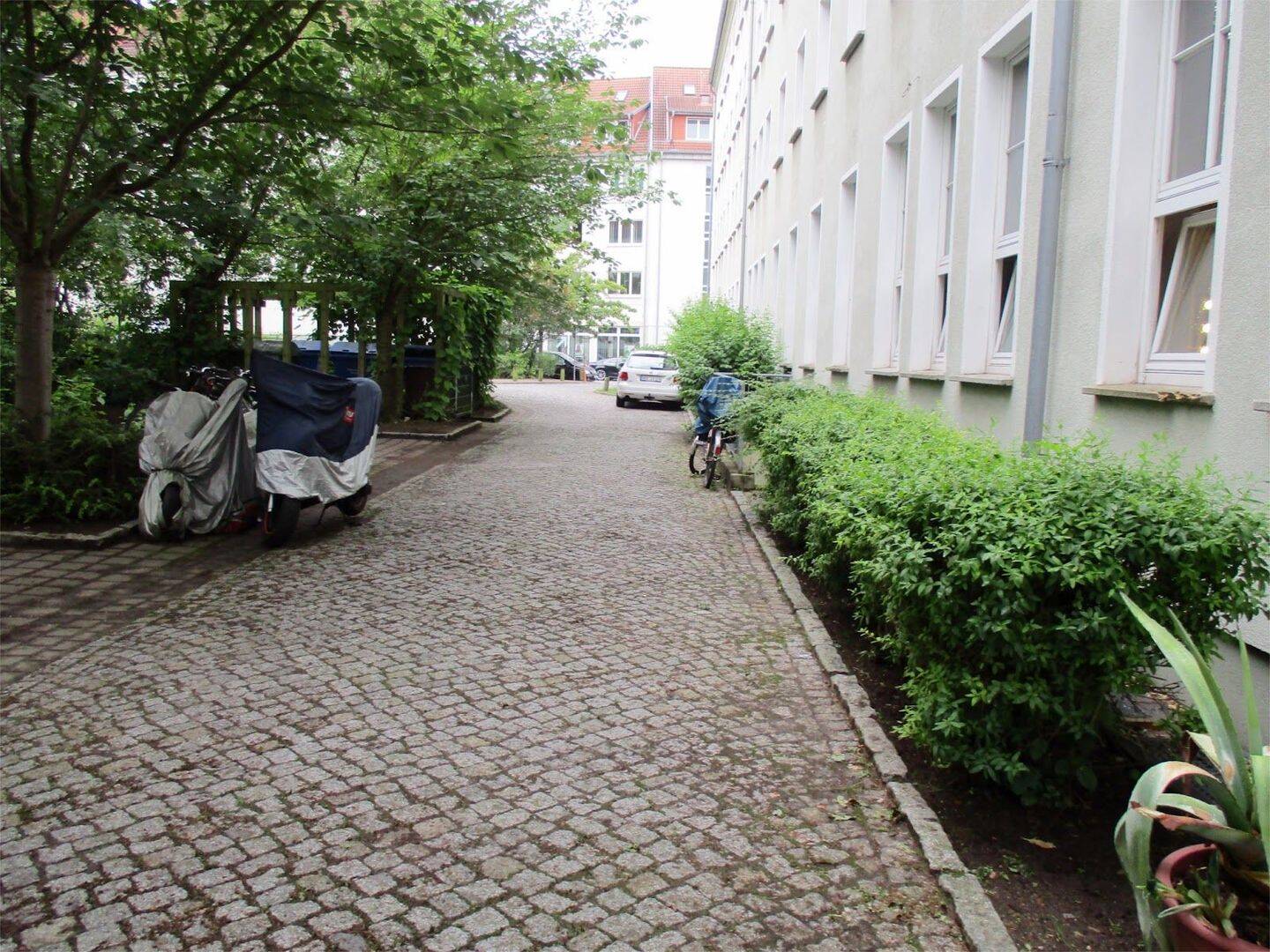 Hell & renoviert & gute Lage: 3-Zimmer-Wohnung mit Tageslichtbad, separate Küche mit Einbauküche – 18055 Rostock – Vorschaubild 11