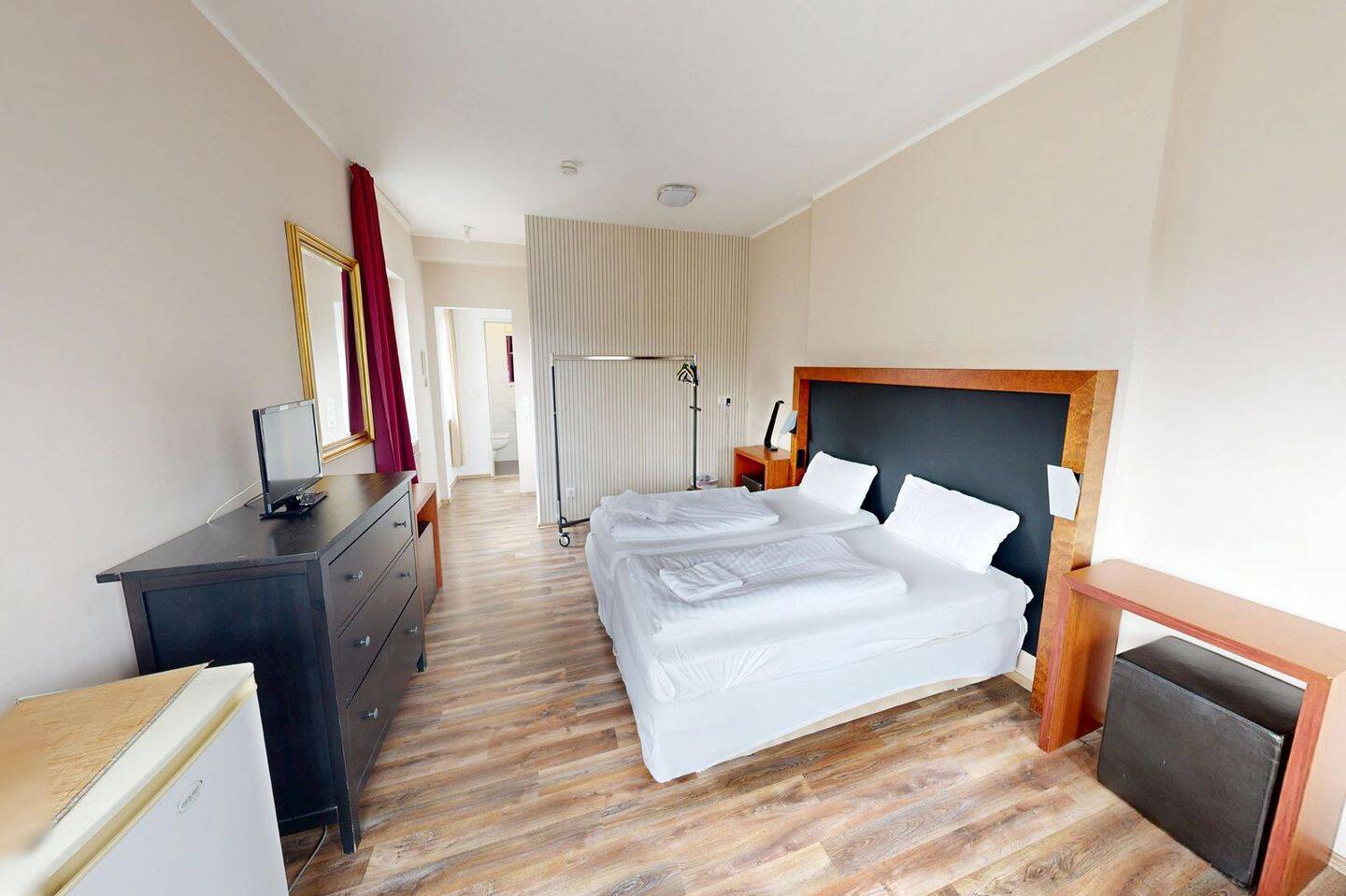 Möbliertes Apartment (ohne Küche) in Toplage der Kölner Altstadt (MB 4987) – 50667 Köln – Vorschaubild 3