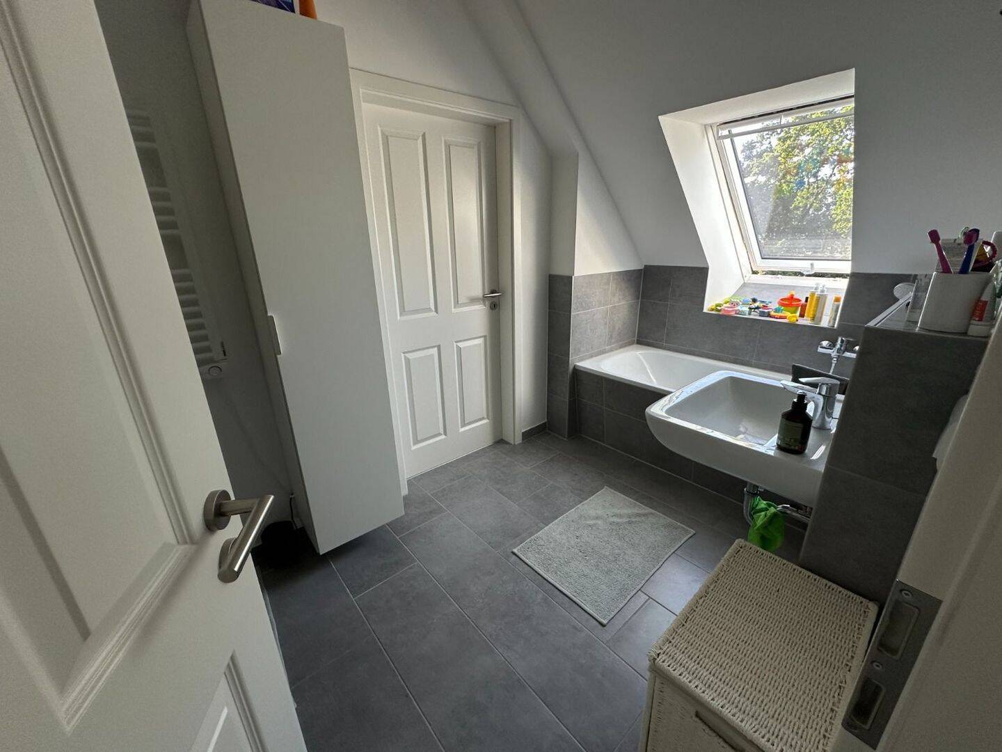 4-Zimmer-Wohnung im Dachgeschoss mit Balkon – 26123 Oldenburg (Oldb) – Vorschaubild 3