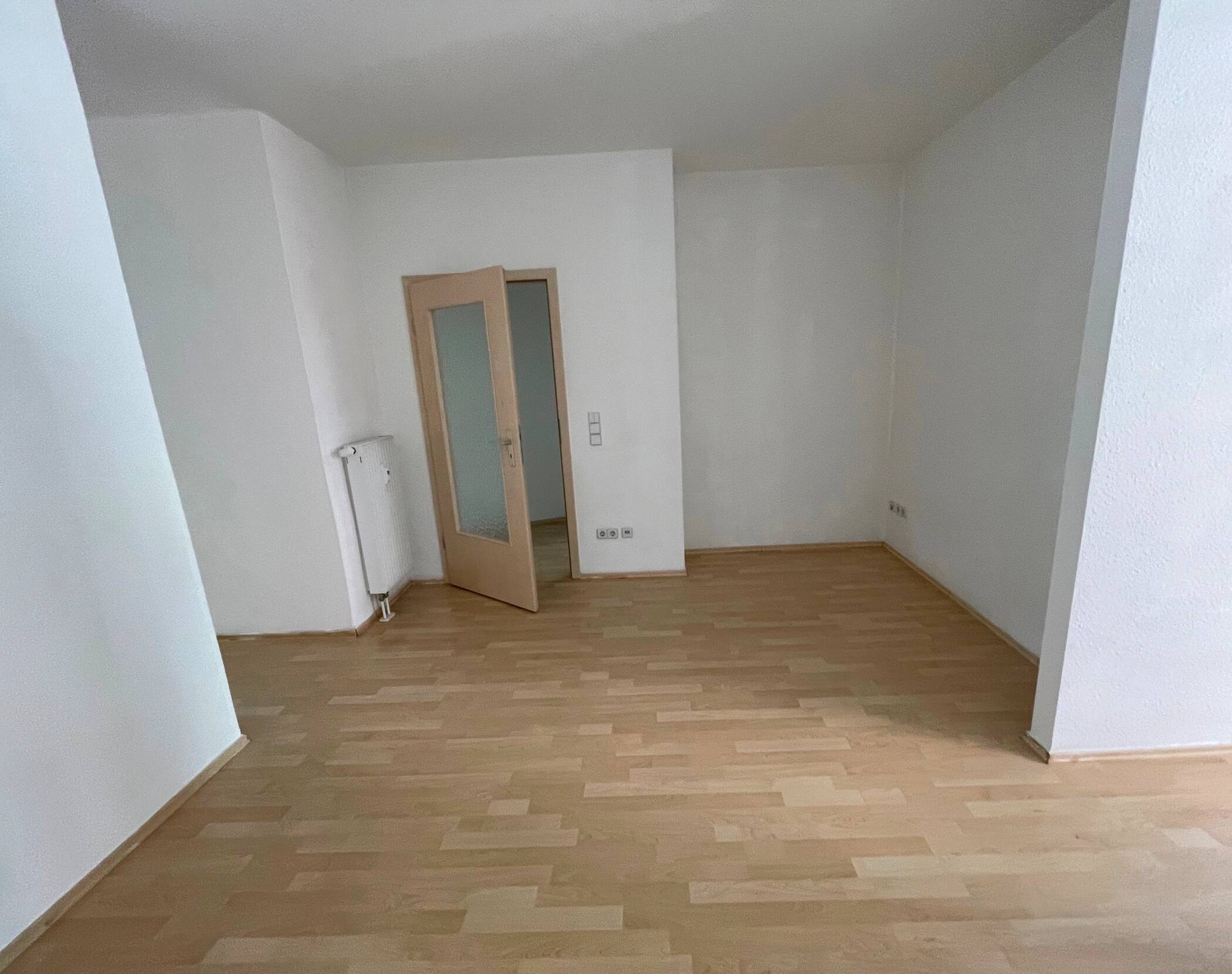 Tolle ruhige Lage ! Süße 2-Raum-Wg. mit Balkon und Laminat – 9130 Chemnitz – Vorschaubild 3