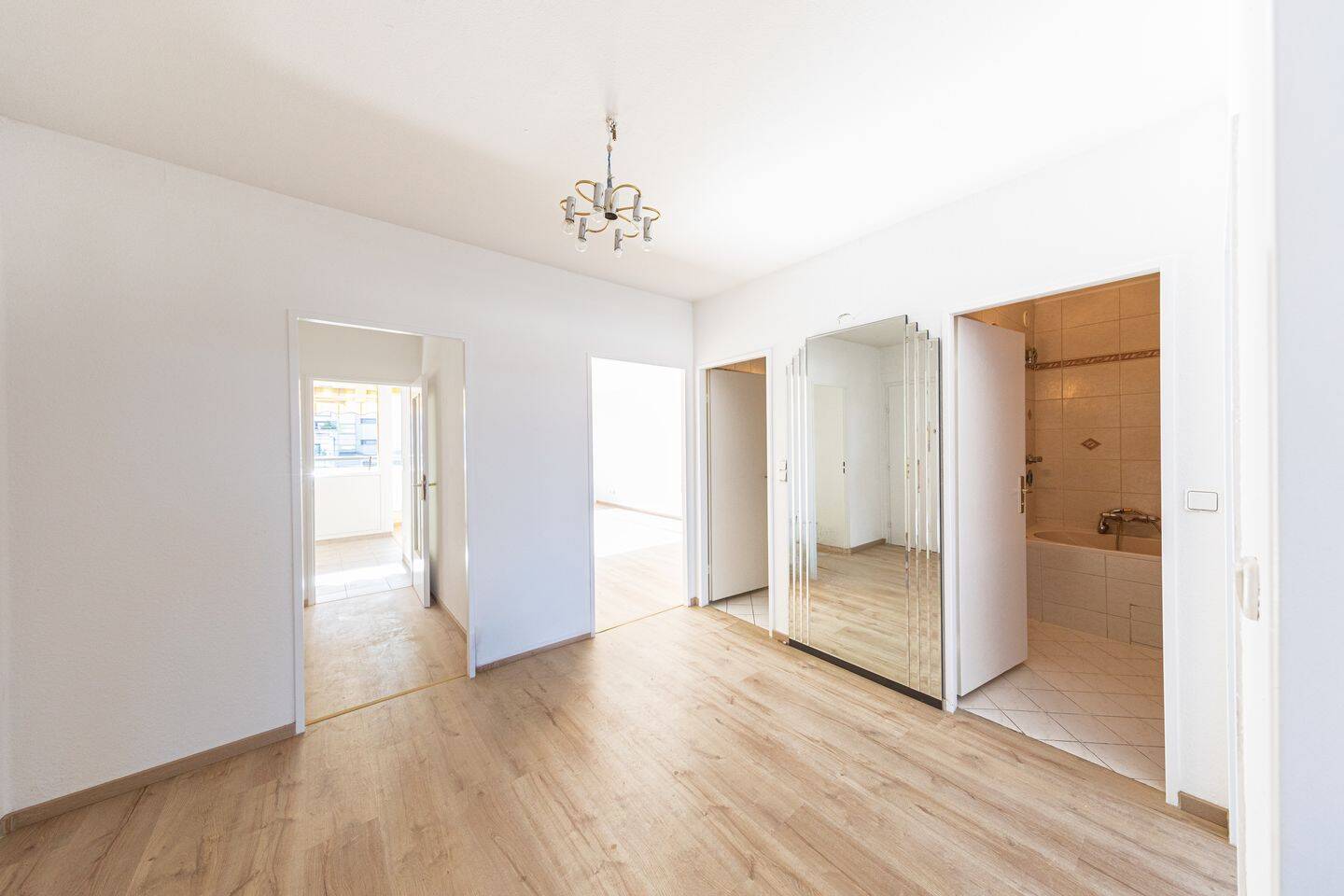 Architektur mit Kultstatus – 3-Zimmer-Wohnung in Berlins berühmter „Schlange“ – 14197 Berlin – Vorschaubild 3