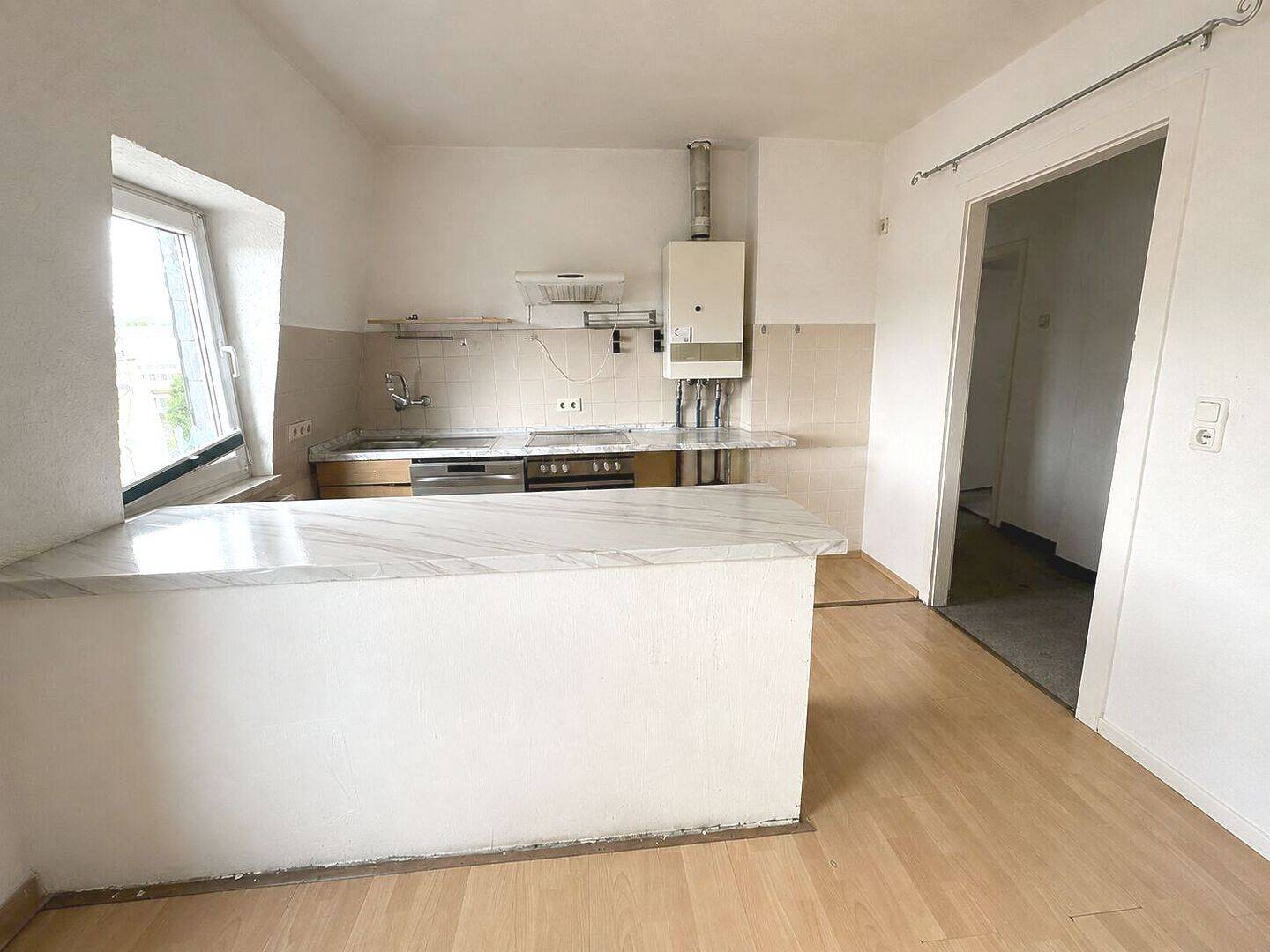 Charmante Dachgeschosswohnung mit 3 Zimmern, Wohnküche & Tageslichtbad – 54290 Trier – Vorschaubild 3