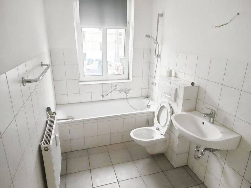 Helle Etagenwohnung mit neuer Einbauküche – 18057 Rostock – Vorschaubild 5