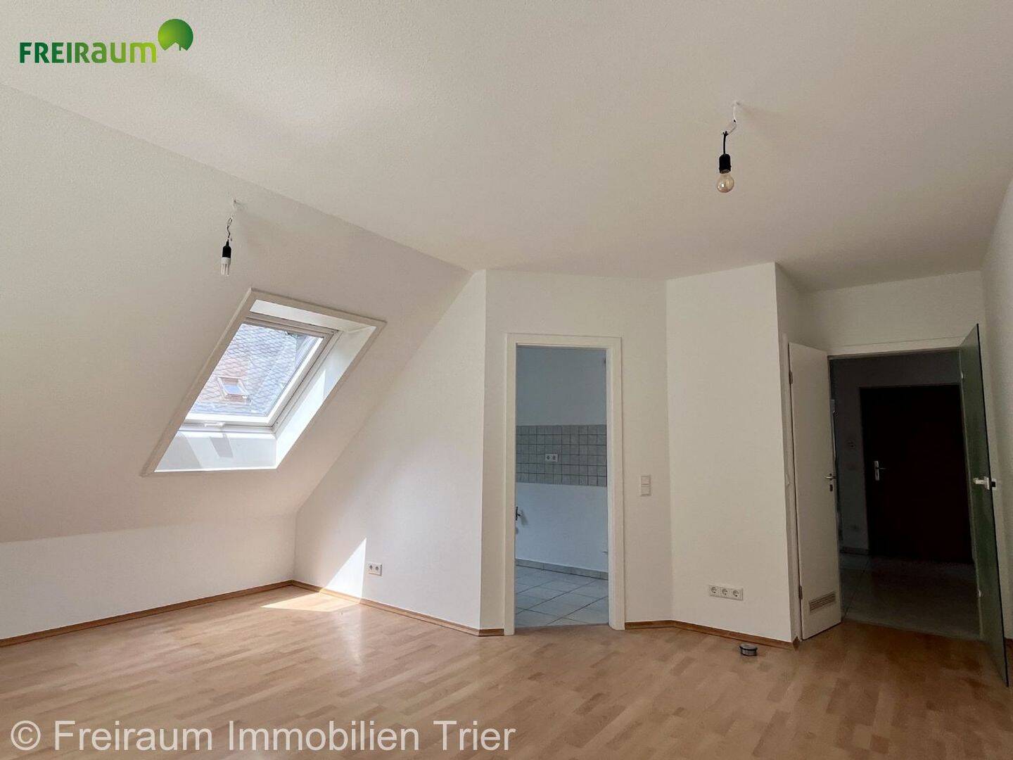 TR.-Euren: Renovierte und gemütliche 3ZKB DG Wohnung mit Balkon. – 54294 Trier – Vorschaubild 3