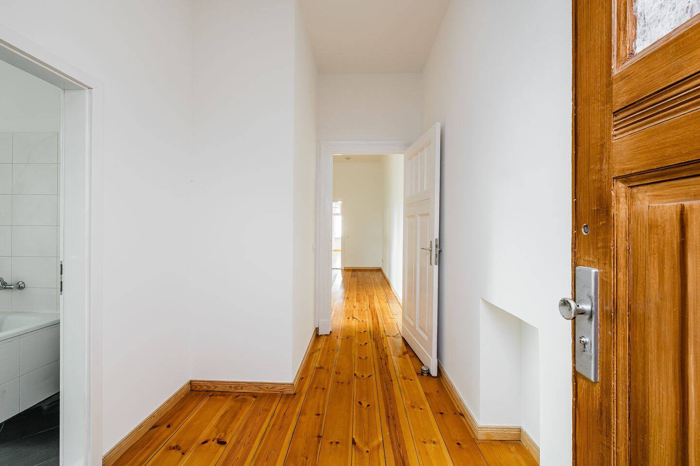 67,5 m² Altbaucharme: Helle Erdgeschosswohnung im beliebten Helmholtzkiez – 10439 Berlin – Vorschaubild 3