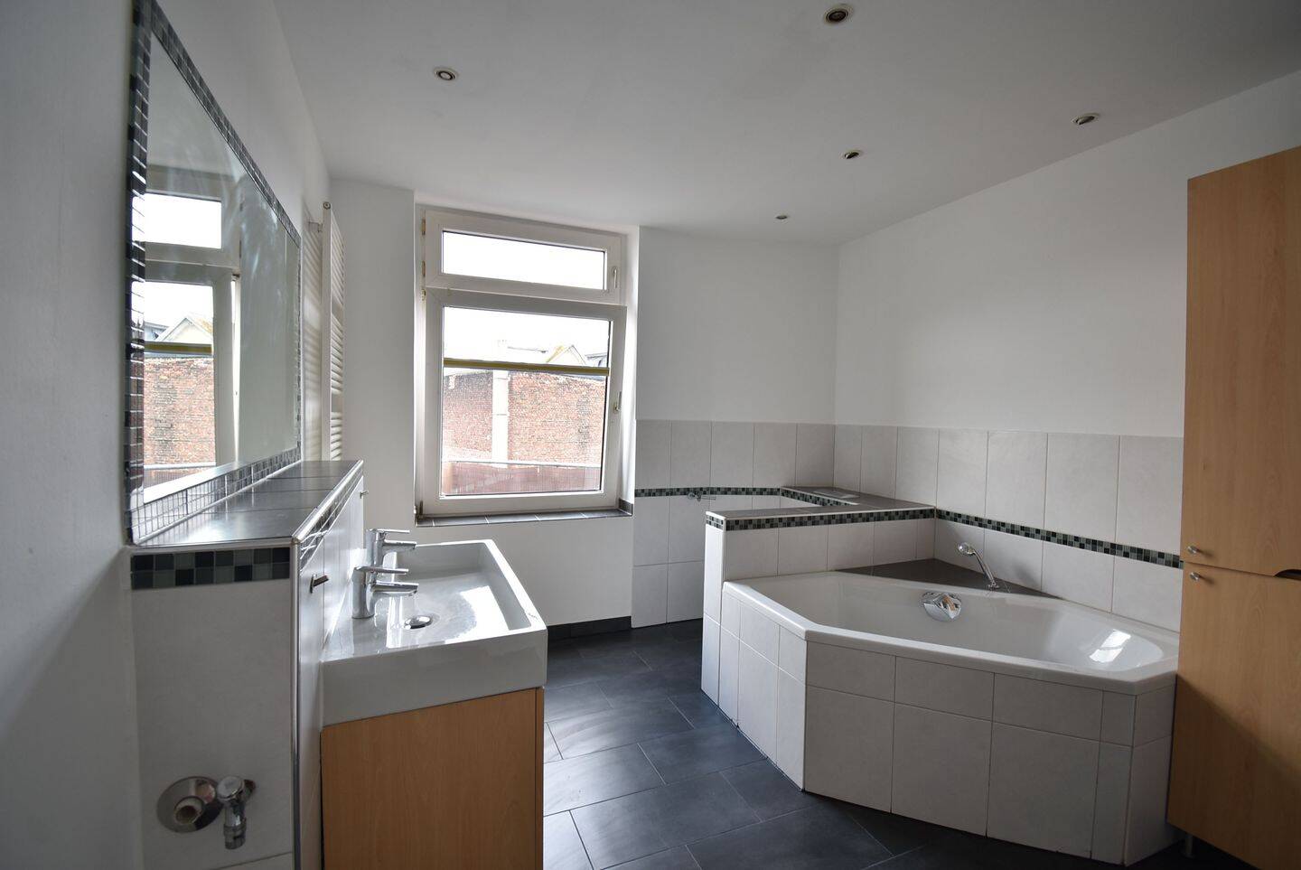 Lorettostraße! Renovierte 2-Zi-Altbau-Whg mit Balkon zu vermieten – 40219 Düsseldorf – Vorschaubild 4