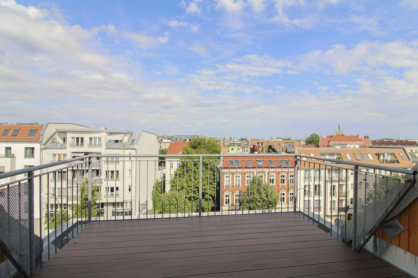 Sofort bezugsfrei: Frisch renovierte Dachgeschosswohnung (ohne Aufzug) im Altbau mit großem Balkon – 13189 Berlin – Vorschaubild 2