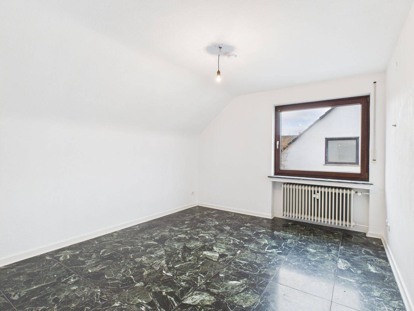 Charmante, helle 3-Zimmer-Dachgeschosswohnung in Sankt Augustin-Hangelar. – 53757 Sankt Augustin – Vorschaubild 5
