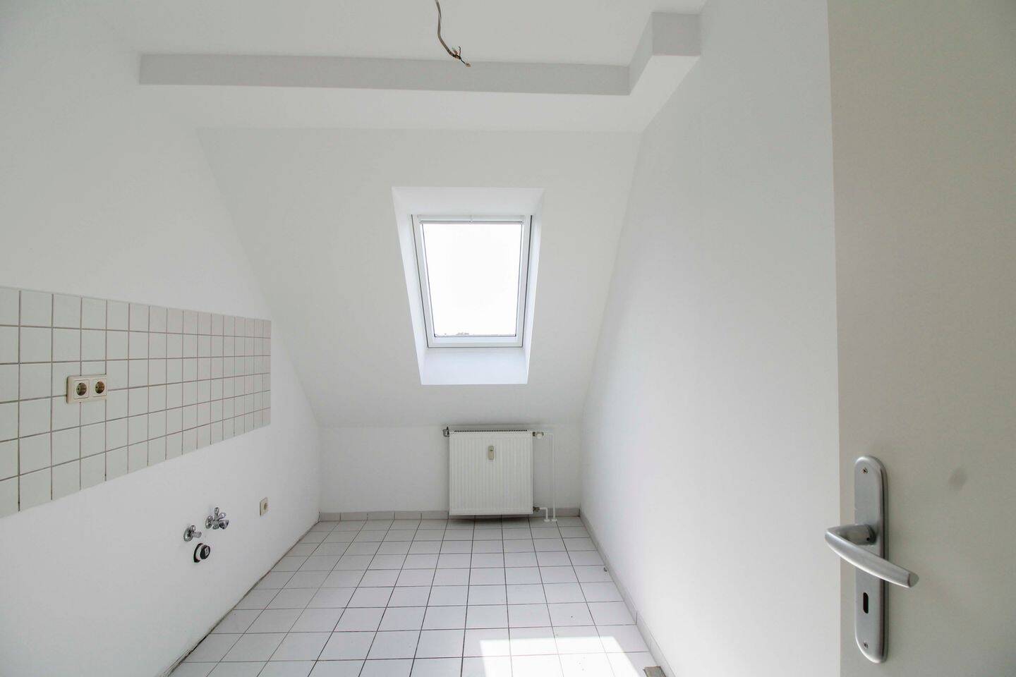 Sofort bezugsfrei: Frisch renovierte Dachgeschosswohnung (ohne Aufzug) im Altbau mit großem Balkon – 13189 Berlin – Vorschaubild 5