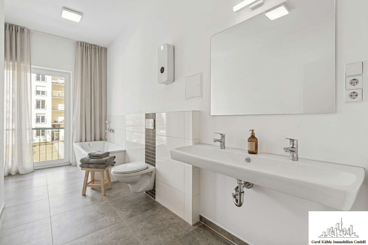 Jetzt zum Sofortbezug / 4 oder 5 Zimmer / hohe Räume / Balkon / Bad / Gäste WC – 10405 Berlin – Vorschaubild 4