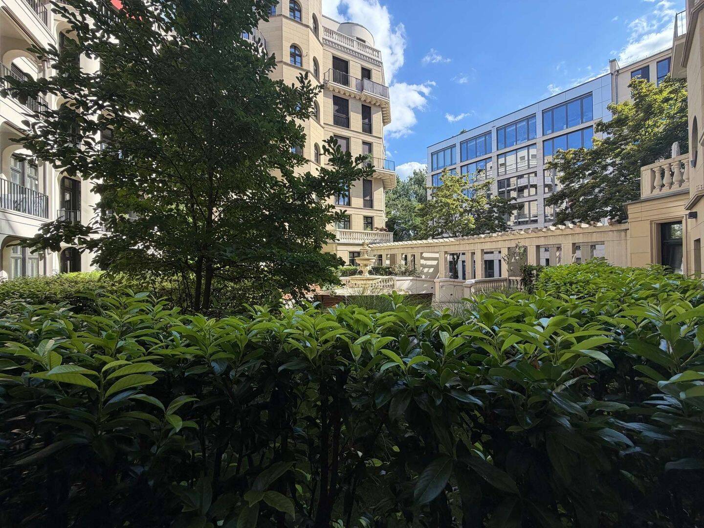 Fellini Residenz! Hochwertig: 4 Zi., 2 Bäder, Gäste WC & EBK! Super geschnitten in Toplage – 10179 Berlin – Vorschaubild 2