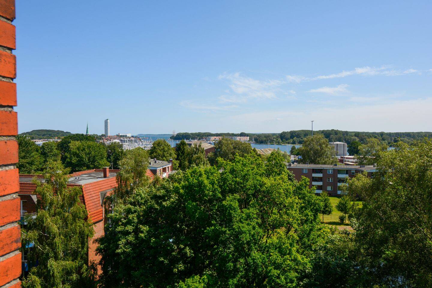 Ansprechende Mietwohnung mit Balkon (Wasserblick) – 23570 Lübeck – Vorschaubild 2