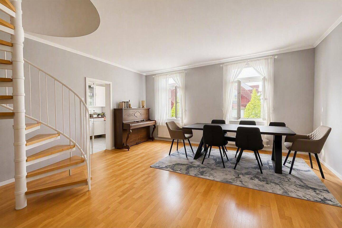 Wohnen mit Altbauflair: 4 Zimmer, Hobbyraum & TG im Herzen der Stadt – 71634 Ludwigsburg – Vorschaubild 3