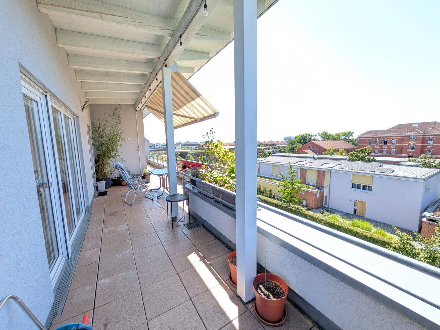 Luxuriöse Dachgeschosswohnung mit großzügiger Dachterrasse & Kaminofen & Panoramablick in Erlangen – 91052 Erlangen – Vorschaubild 9