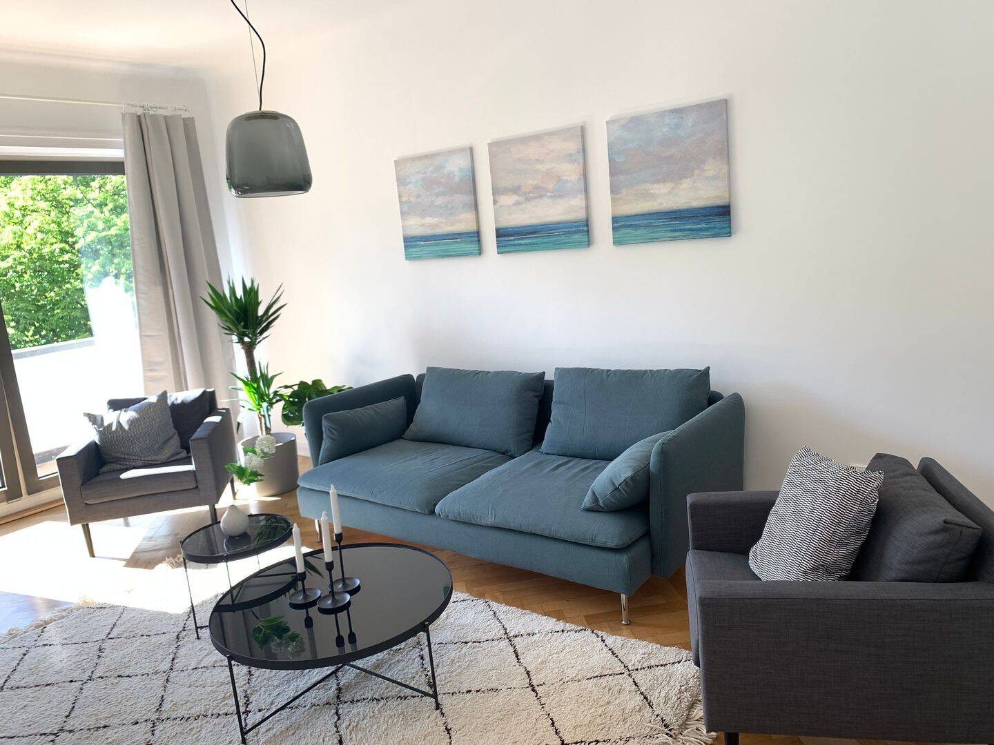 Harvestehude – Stilvoll möblierte helle 2,5 Zimmer Wohnung mit zwei Balkonen in der Parkallee – 20144 Hamburg – Vorschaubild 2