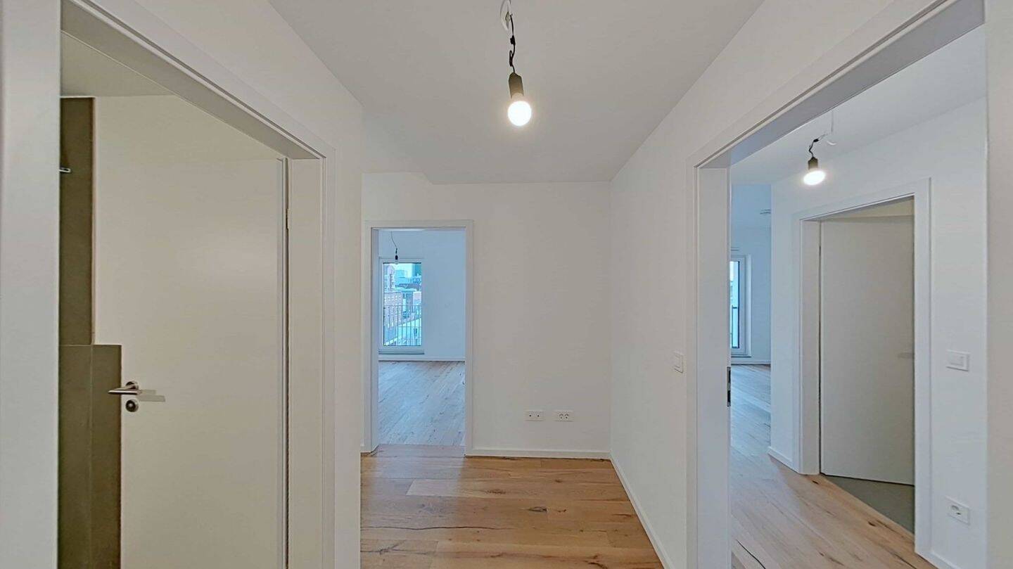 87 m² auf drei Zimmer: Erstbezug im 5. OG, Einbauküche inklusive, Gutleutviertel – 60327 Frankfurt am Main – Vorschaubild 3