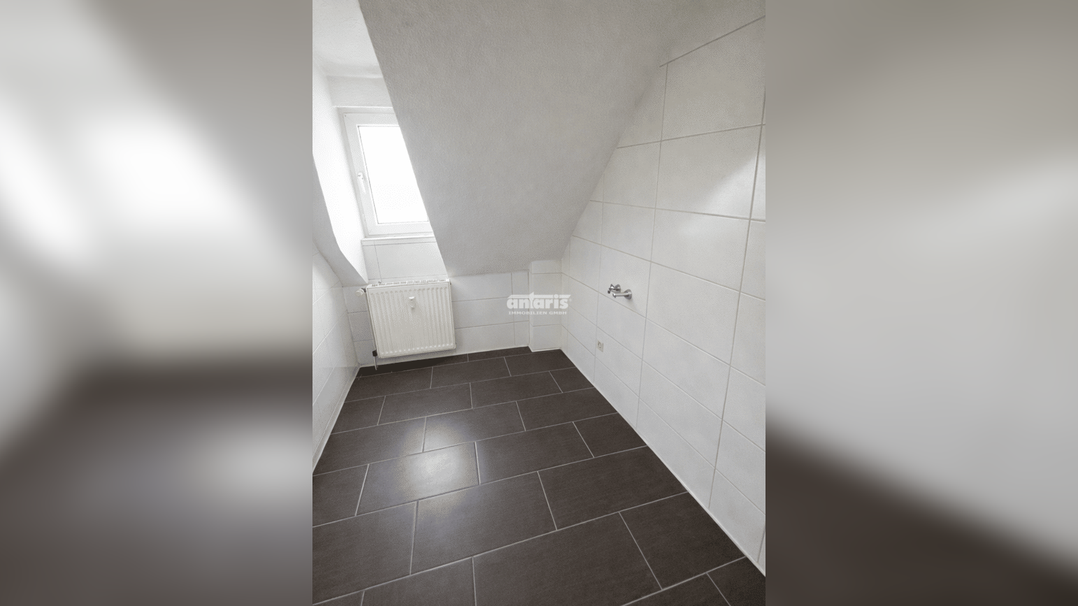 antaris Immobilien GmbH **Attraktives DG: 3-Zi.-Wohnung mit solider Renditebasis** – 99100 Bienstädt – Vorschaubild 3