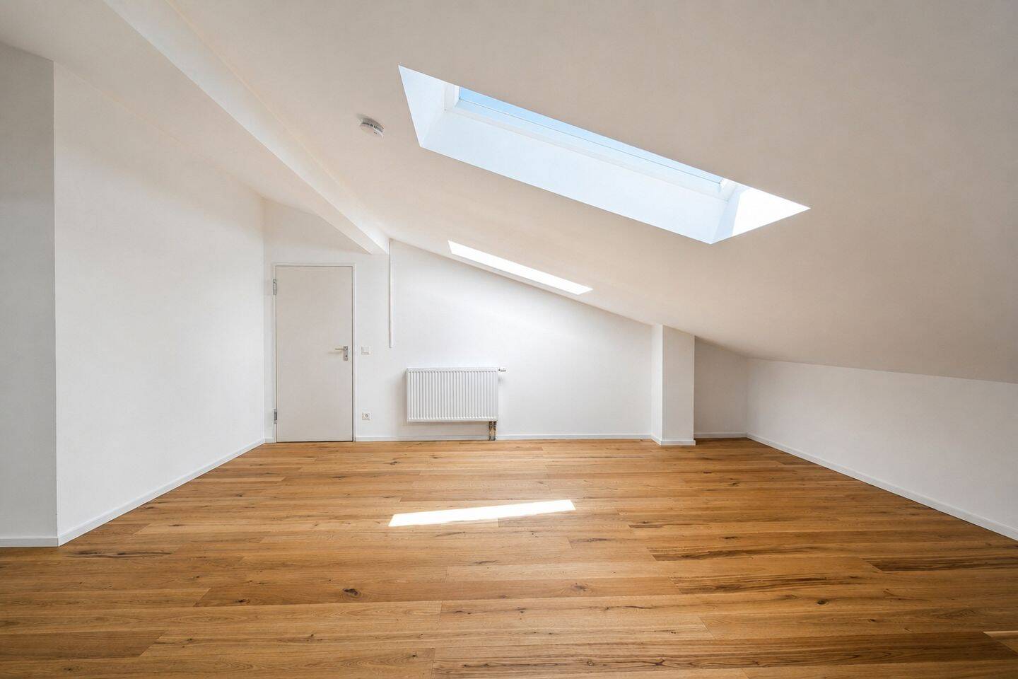 AIGNER – Wohnen auf zwei Etagen: Helle 4-Zimmer-Maisonettewohnung mit Südost-Balkon – 80637 München – Vorschaubild 3