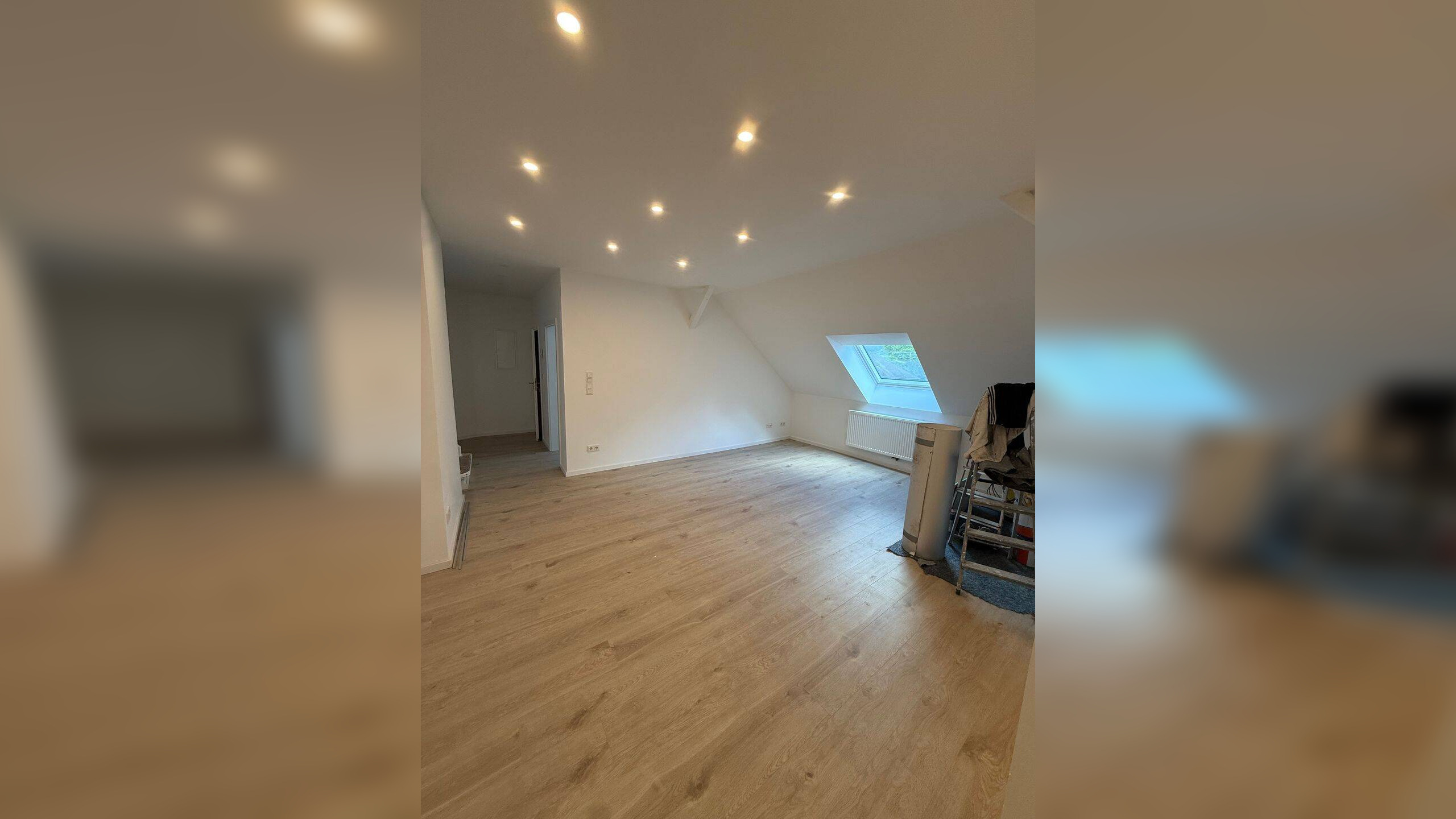 ERSTBEZUG ! Helle & frisch renoviere 3 ZKB Maisonette- Wohnung in 66121 Saarbrücken – 66121 Saarbrücken – Vorschaubild 2