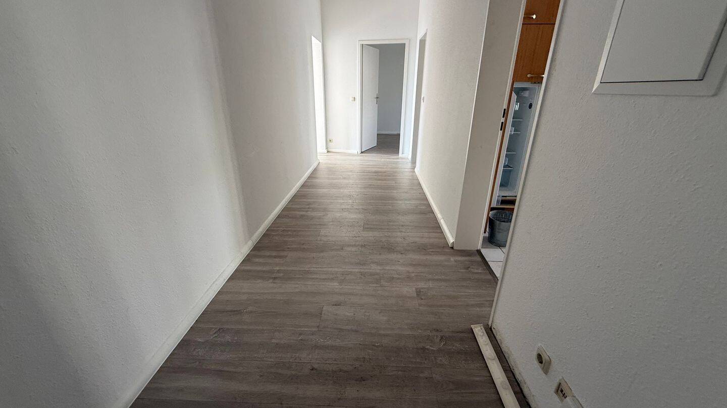 Alles NEU!!! 3. OG + Aufzug + großer Balkon + 2er-WG-gerecht ! – 9126 Chemnitz – Vorschaubild 3