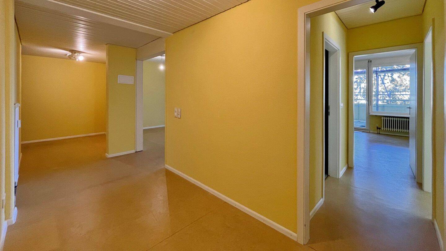 Großzügig geschnittene 3-Zimmer-Wohnung mit großem Balkon und Blick ins Grüne – 79112 Freiburg im Breisgau – Vorschaubild 3