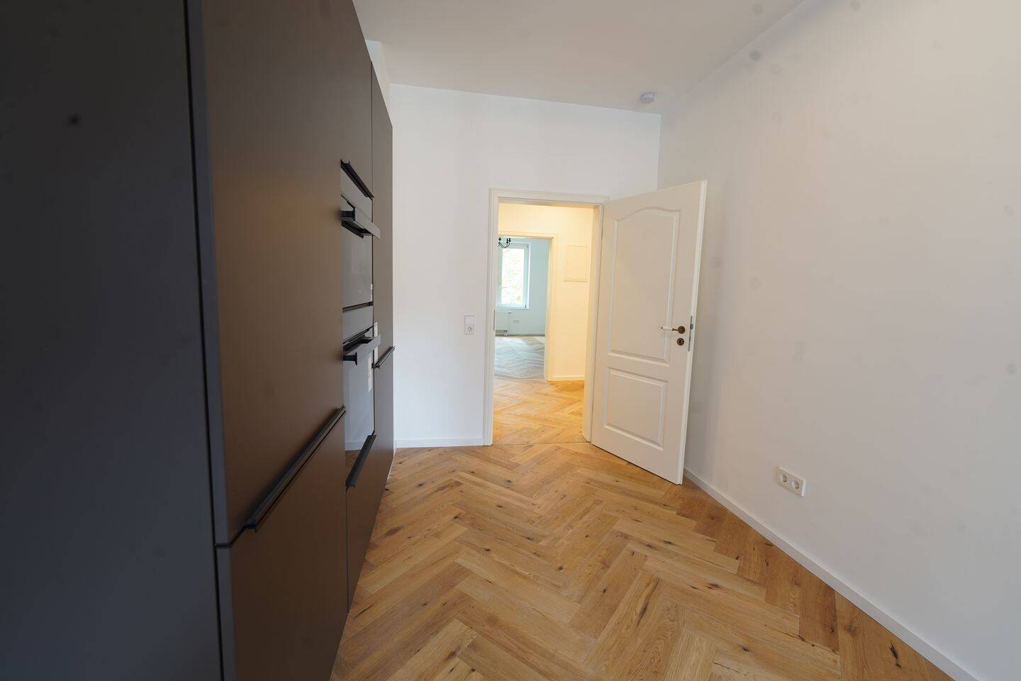 Maisonette-Charme  – sanierte, bezugsfreie 5-Zi-Altbauwohnung mit ausgebautem Speicher/Atelier – 79117 Freiburg im Breisgau – Vorschaubild 6