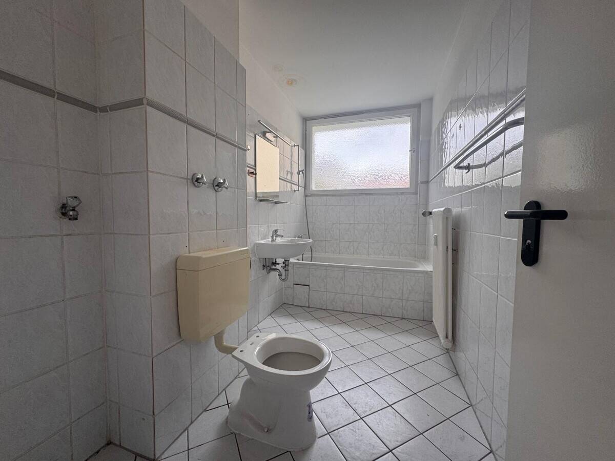 Eislebener Str: LEERE 4-Zi-Whg, 92 m² – 2 Bäder – VHS 5.OG + SÜD-Loggia ab 01.01.2027 – IST Zustand – 10789 Berlin – Vorschaubild 10