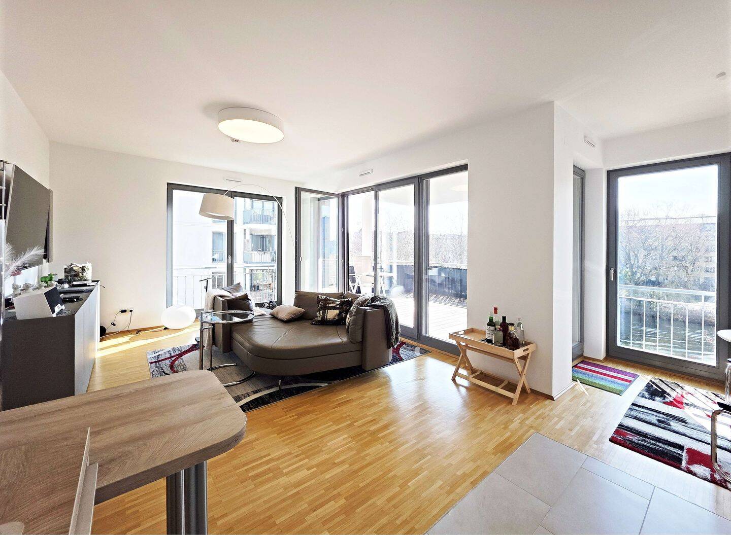 Freie, barrierefreie 3-Zimmer-Wohnung mit Wasserblick, EBK, Fußbodenheizung, Lift und TG! – 10589 Berlin – Vorschaubild 3