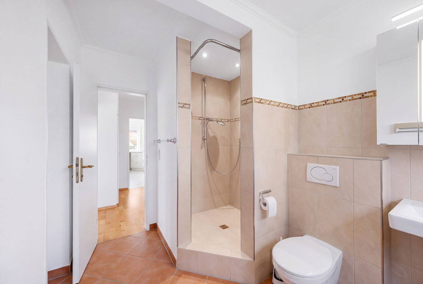 Großzügige 4-Zimmerwohnung mit viel Potenzial und 2 Balkonen – 80686 München – Vorschaubild 10