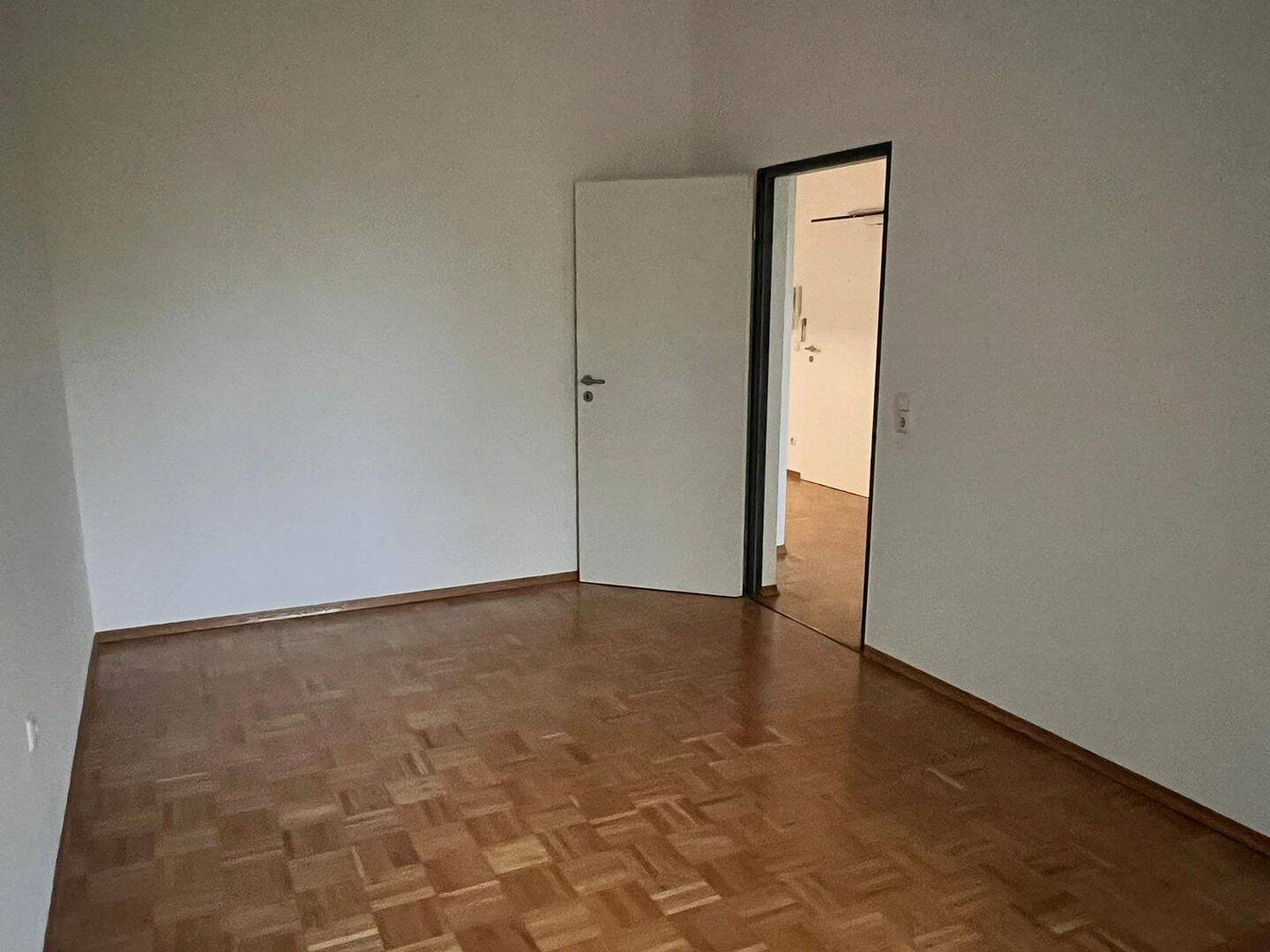 Lichtdurchflutete 2-Zimmer-Wohnung mit Parkett, Balkon, EBK und TG in Top-Lage – 14469 Potsdam – Vorschaubild 8