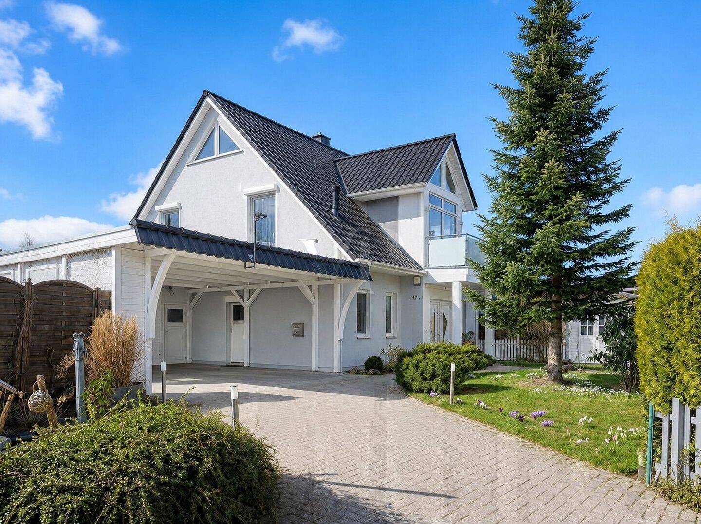 Wohnglück mit besonderem Komfort: Architektenhaus mit Pool & Sauna, 18069 Lambrechtshagen (Evershagen Gartenstadt/Stadtweide Kröpeliner Tor-Vorstadt Reutershagen Schmarl)