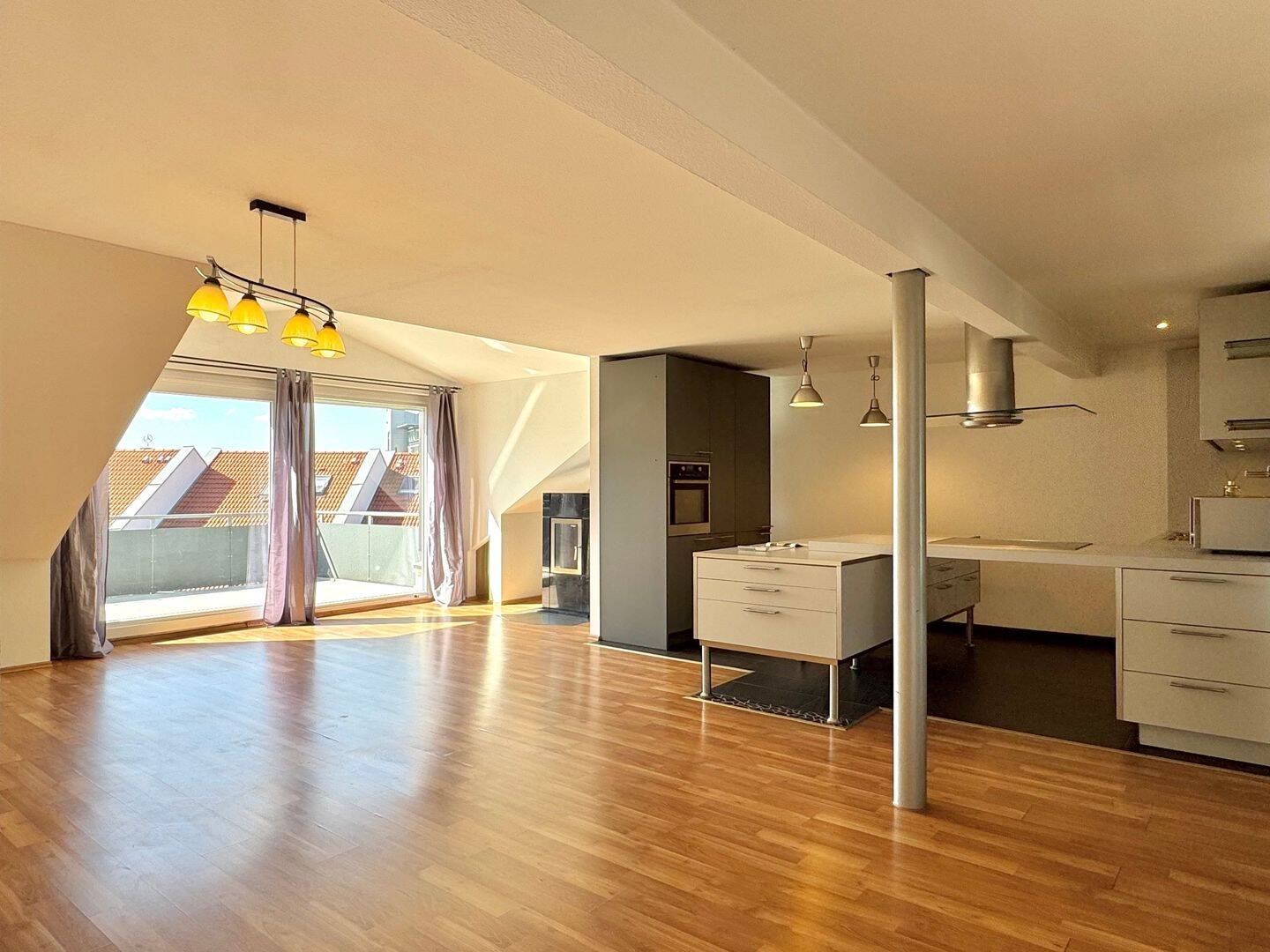 Ein Zuhause mit Charakter – großzügige 4,5-Zimmer-Dachgeschosswohnung mit besonderem Wohngefühl!, 71063 Sindelfingen
