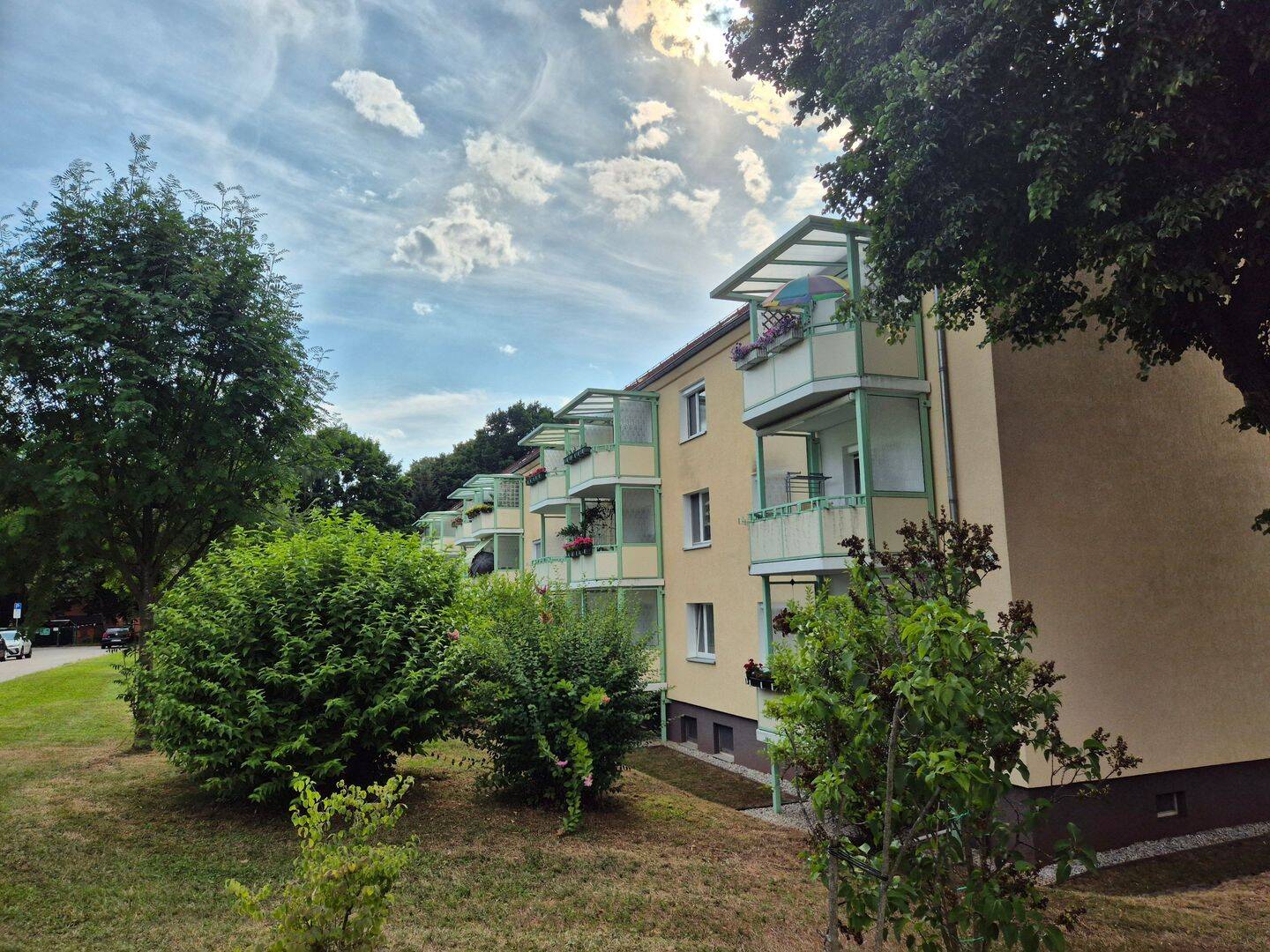 Wohnen im Grünen mit Sonnenbalkon!, 9337 Hohenstein-Ernstthal