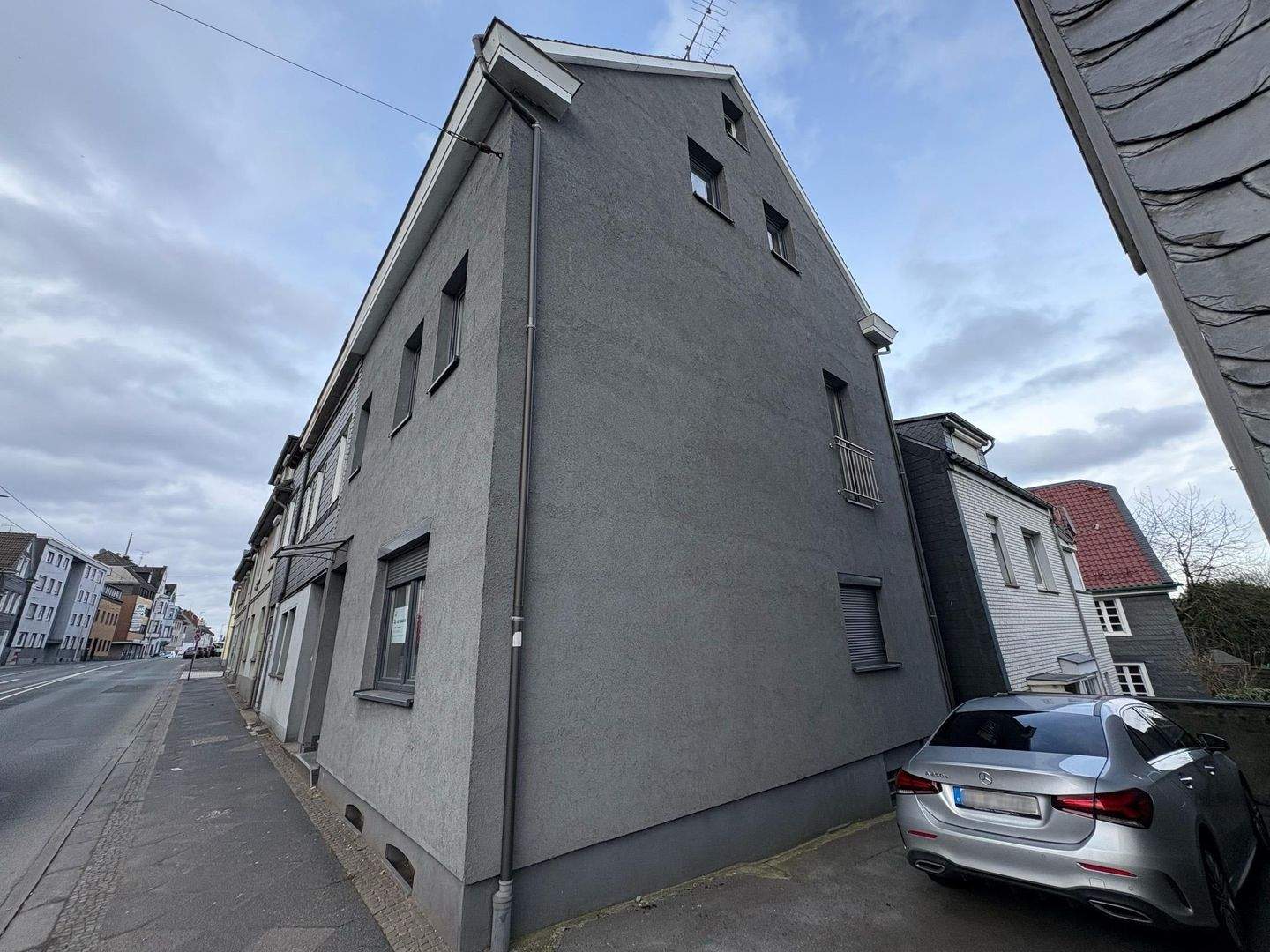 Attraktiver Preis – saniertes Stadthaus in Solingen, 42651 Solingen (Gräfrath Solingen-Mitte)