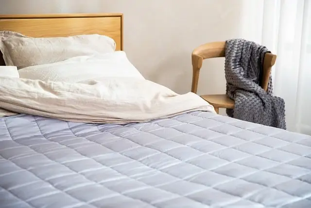 Matratzentopper - Garantie für maximalen Komfort 1 Matratzentopper: Bild zeigt aufgeschlagenes Bett